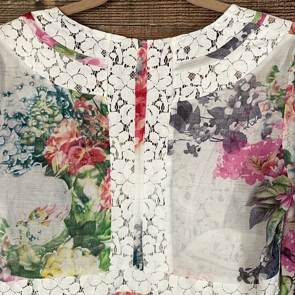 Cyrena white floral lace cold shoulder top Size Small - Picture 9 of 10
